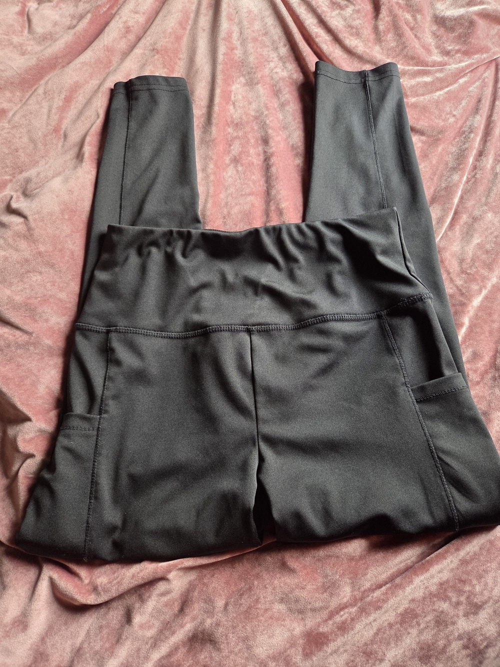 shosho Black High-Waist Athletic Leggings with Side Pockets